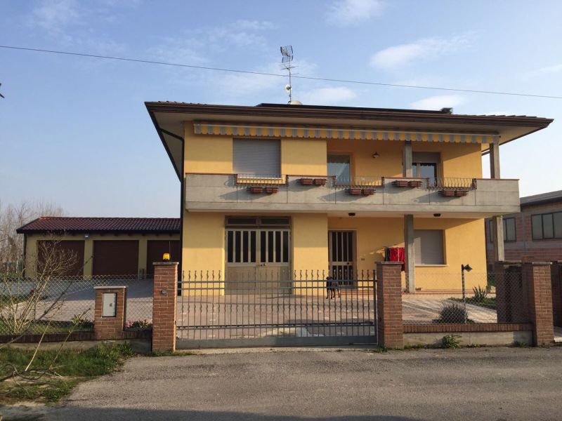Ristrutturazione frazionamento ed ampliamento con piano casa di edificio residenziale foto post-intervento